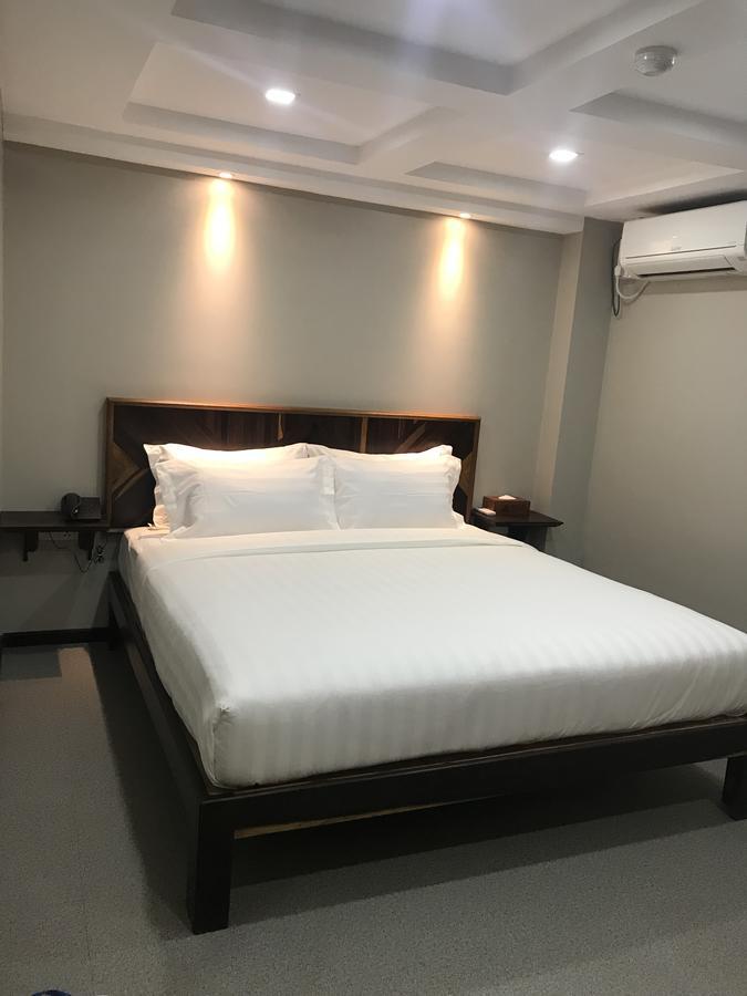Tristar Hotel Янгон Екстериор снимка