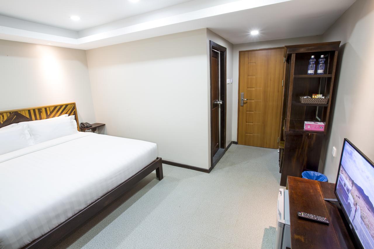Tristar Hotel Янгон Екстериор снимка