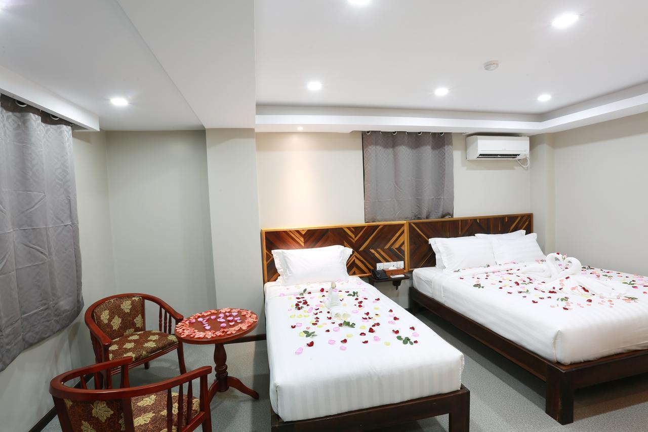 Tristar Hotel Янгон Екстериор снимка