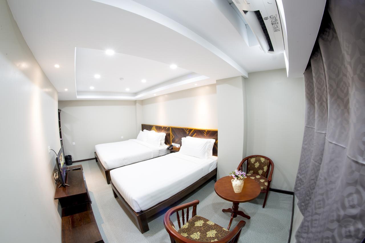 Tristar Hotel Янгон Екстериор снимка
