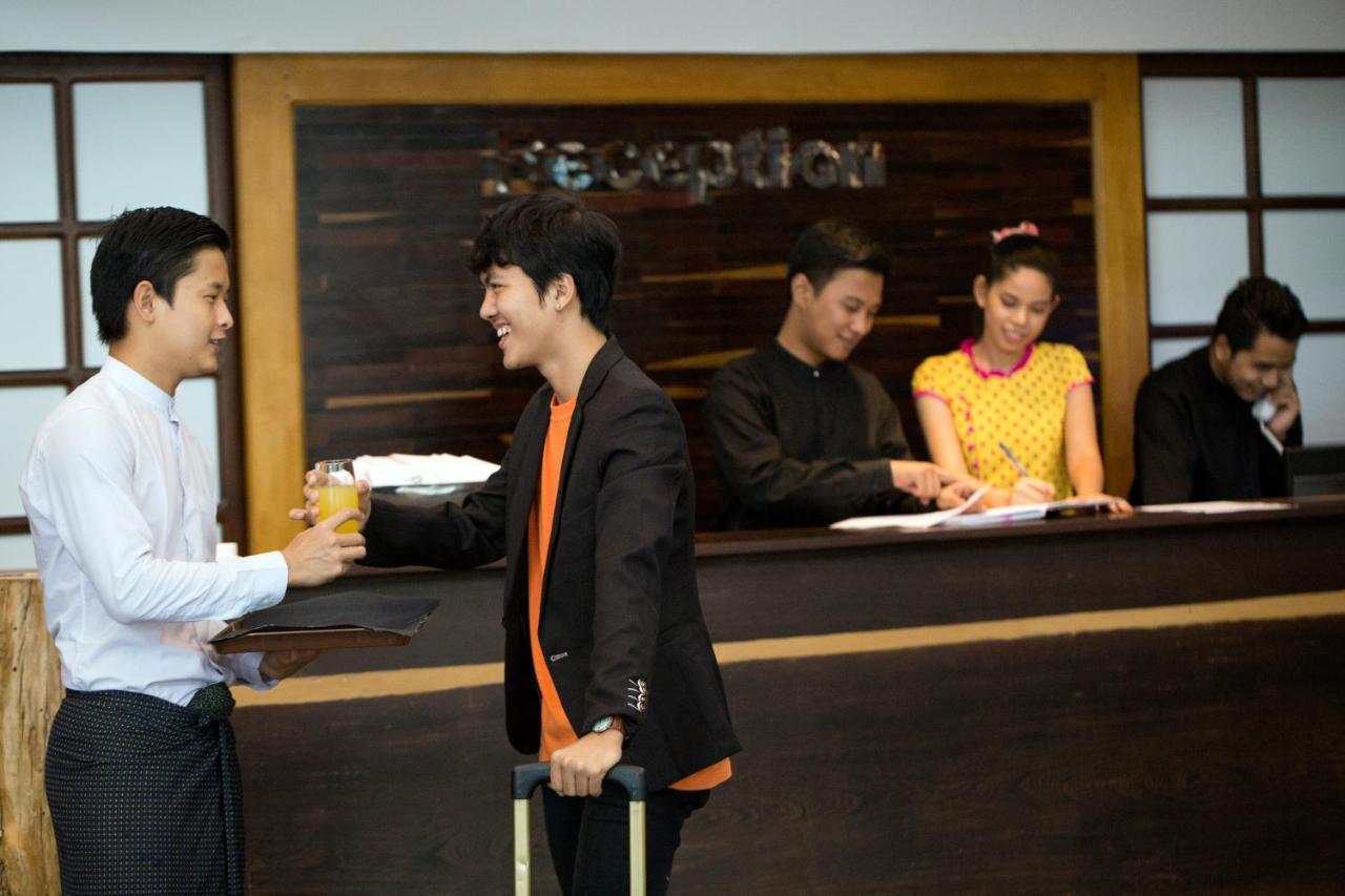 Tristar Hotel Янгон Екстериор снимка
